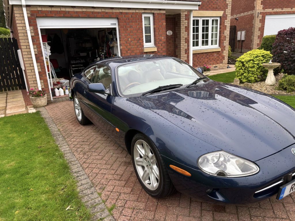 Jaguar XK8 1 1