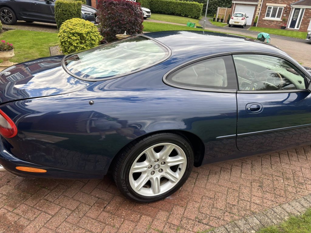Jaguar XK8 6